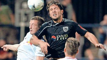 Ärger über die vertane Siegchance. Der Babelsberger Andis Shala (r.) hatte seine Mannschaft gegen die Zweitvertretung des Bundesligisten aus Leipzig in Führung gebracht, haderte dann aber mit dem späten Ausgleich. Shala wütete nach Abpfiff regelrecht.
