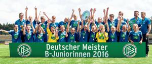 Wieder auf dem Thron. Durch einen 4:2-Finalsieg gegen FSV Gütersloh sicherte sich die Mannschaft von Turbine Potsdam im Ludwigsfelder Waldstadion die deutsche B-Juniorinnen-Meisterschaft 2016. Bei der 17. Auflage des Championats stand Turbine zum 13. Mal im Endspiel und holte den elften Sieg.