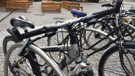 Am Otto-Braun-Platz gibt es 16 Stellplätze für Fahrräder, die meist gut belegt sind.