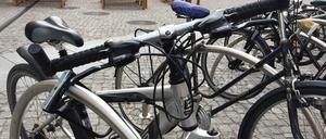 Am Otto-Braun-Platz gibt es 16 Stellplätze für Fahrräder, die meist gut belegt sind.