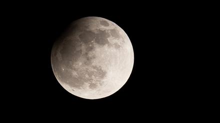 Am Freitagabend ist eine partielle Mondfinsternis zu sehen. Diese Aufnahme zeigt eine partielle Mondfinsternis und stammt aus dem April 2013.