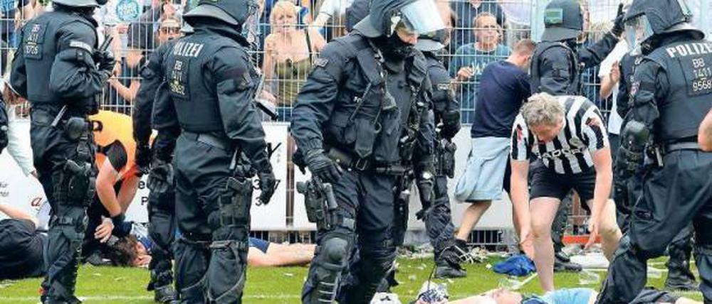 Harter Einsatz. Fans haben jetzt ein Dossier zum Geschehen veröffentlicht.
