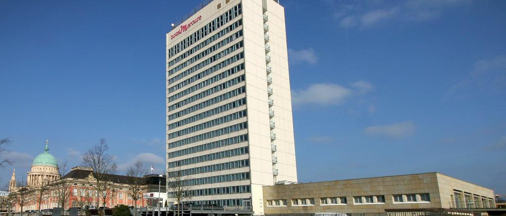 Debatten um Fantasie-Hotel-Käufe verstellen den Blick für wirklich drängende Probleme einer rasant wachsenden Stadt.