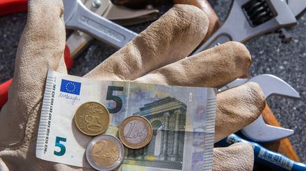 Bisher gilt der gesetzliche Mindestlohn von 8,50 Euro. In Brandenburg soll er bald auf neun Euro steigen.