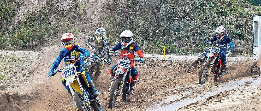 Abgefahren. Insgesamt 278 Teams sind am Wochenende in Schenkenhorst an den Start gegangen. Ab Samstag können Simson-Besitzer mit ihren Mopeds auf die Strecke.