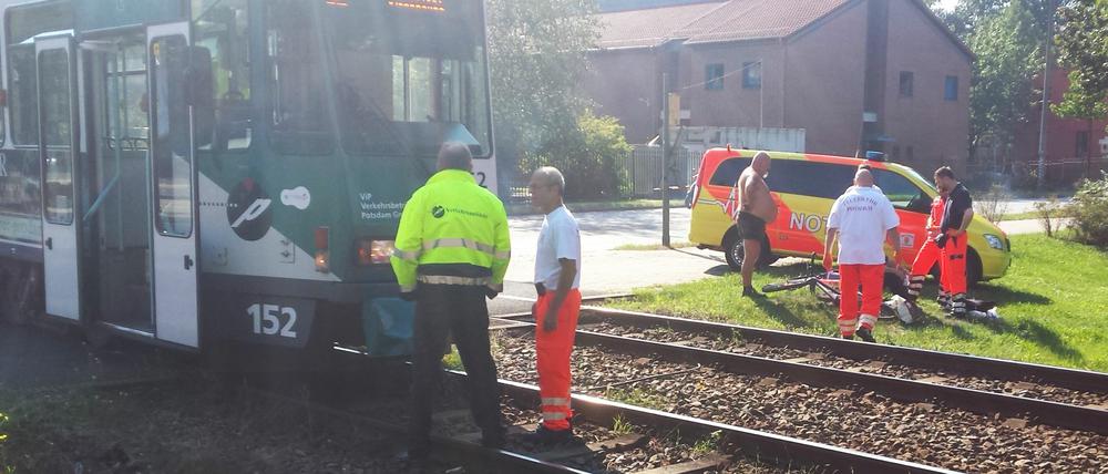 Trotz einer Notbremsung erfasste die Bahn den Mann.