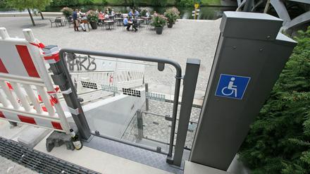 Diese Vorrichtung ist nur mit einem Spezialschlüssel zu nutzen, den man extra bestellen muss.