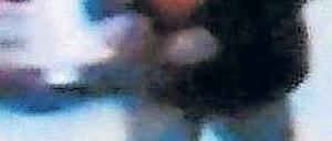 Die Gesuchten. Die Männer sollen mehrere Tablets gestohlen haben.