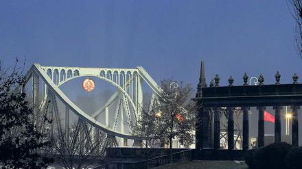 Teil der Filmtour. An der Glienicker Brücke wurde „Bridge of Spies“ gedreht.