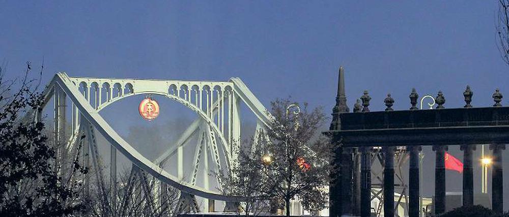 Teil der Filmtour. An der Glienicker Brücke wurde „Bridge of Spies“ gedreht.