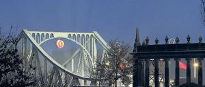 Teil der Filmtour. An der Glienicker Brücke wurde „Bridge of Spies“ gedreht.