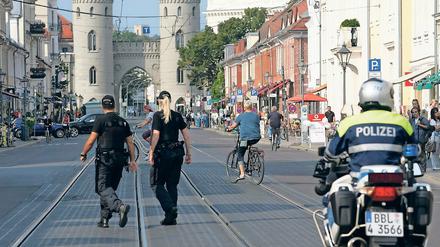 Gesichert. Polizisten patrouillierten den ganzen Tag über in der Innenstadt.