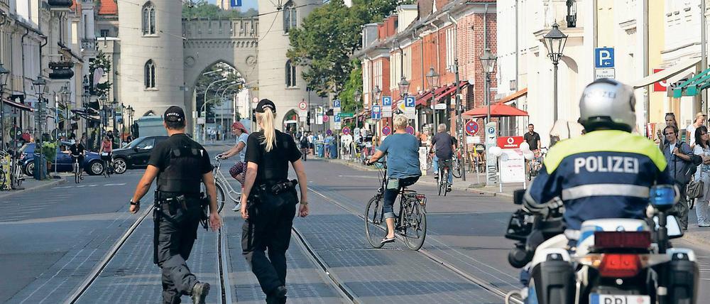 Gesichert. Polizisten patrouillierten den ganzen Tag über in der Innenstadt.