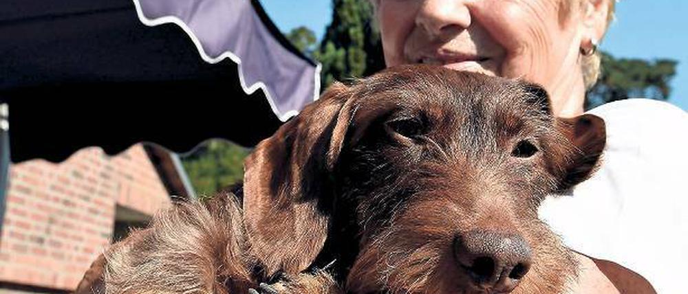 Zurück bei Frauchen. Bonny mit ihrer Besitzerin Jutta Kühl.