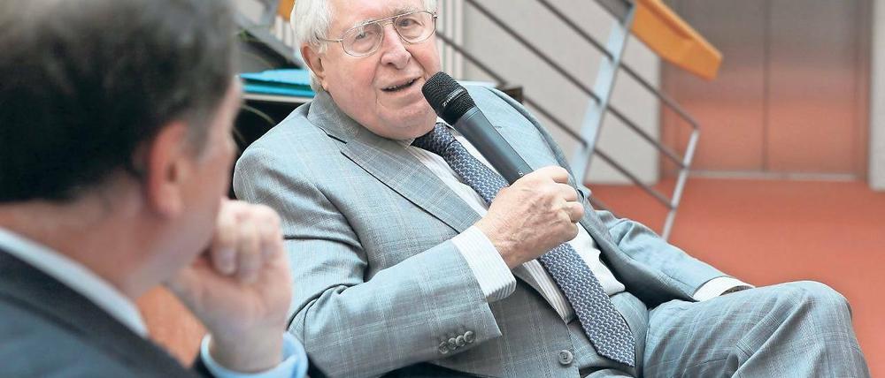 Ex-Ministerpräsident Bernhard Vogel bei der Präsentation der Hörproduktion „Geheime Sender“ in Babelsberg.