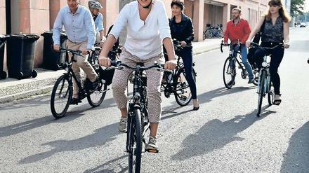 Angeradelt. Verkehrsministerin Schneider (SPD) auf dem Rad.