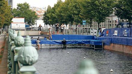 Die Vorbereitungen laufen. Bereits am Donnerstag wurde der Stadtkanal geflutet. Ob es in diesem Jahr zum Mitternachtsbaden kommt, ist aber ungewiss.