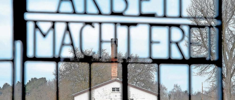 Geometrie des Terrors. Der Schriftzug «Arbeit macht frei» am Eingang zum ehemaligen Konzentrationslager, der heutigen Gedenkstätte und Museum Sachsenhausen in Oranienburg.
