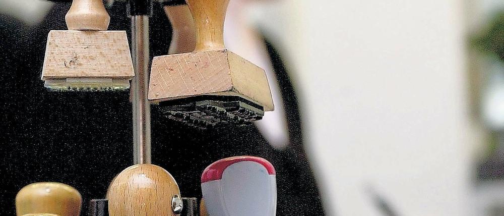 Höchste Zeit. Jahrelang hat man sich in anderen Ländern bedient, doch jetzt soll der Verwaltungsnachwuchs wieder verstärkt in Brandenburg ausgebildet werden. Der Bedarf ist groß, viele Beamte gehen bald in Pension.