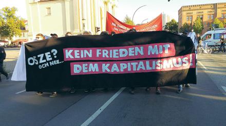 Dagegen. Die Demonstranten kritisierten vor allem den Kapitalismus.