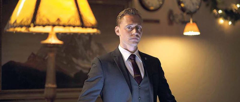 Auf dem langen Weg zu sich selbst. Die Vergangenheit holt Jonathan Pine (Tom Hiddleston) auch als Nachtportier in einem Schweizer Luxushotel wieder ein.