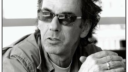 Hugo Egon Balder ist Sänger, Schauspieler, Produzent und Musiker