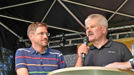Schon oft im Clinch. Linke-Fraktionschef Hans-Jürgen Scharfenberg (l.) und der damalige Sozialdezernent Mike Schubert bei einer Diskussion im Jahr 2016.