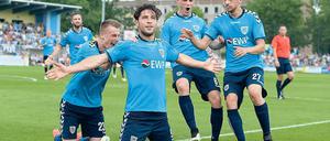 So jubelten sie über den Landespokal-Sieg. Matthias Steinborn, Andis Shala, Philip Saalbach und Erdal Akdari (v.l.n.r.). Nun freuen sich die Spieler des SV Babelsberg 03 auf die Partie gegen den Bundesligisten SC Freiburg.
