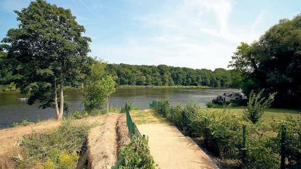 Eingezwängtes Ufer am Griebnitzsee: zwischen Privatgrundstücken zum Wasser.