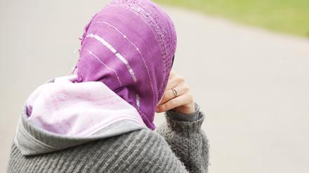 Weil sie ihr Kopftuch nicht ablegen wollte, wurde eine palästinensiche Frau nach einem Tag Praktikum im Luckenwalder Rathaus entlassen.