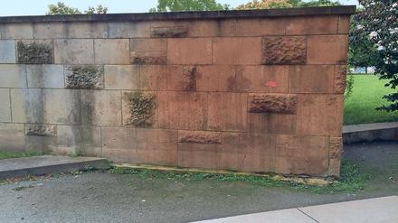 Fehlgeleitet. Ein defekter Rasensprenger sorgte für die Verfärbungen.