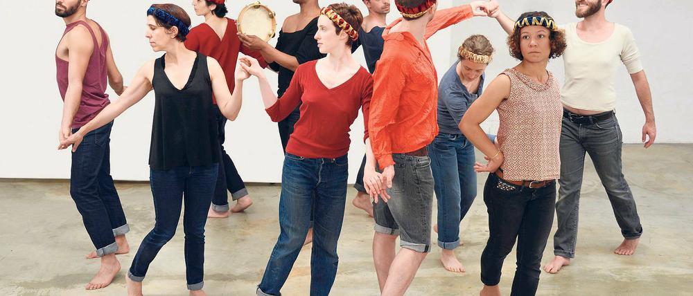 Lob der guten Regierung. Der fröhliche Reigen, ein typischer Tanz zu Zeiten der Renaissance, findet sich in den historischen Fresken im Rathaus Sienna. Er soll zeigen: Wenn die Stadt gut regiert wird, geht es den Bürgern gut. Choreografin Gaëlle Bourges lässt ihre Tänzer die Szene nachempfinden.