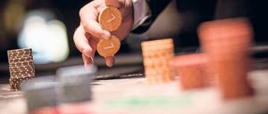 Verzockt? Die Potsdamer Spielbank ist eine von nur noch zwei Spielbanken in Ostdeutschland – Berlin nicht mitgerechnet –, in der klassische Spiele wie Roulette und Black Jack angeboten werden. Nach Jahren des Besucher- und Einnahmerückgangs hoffen die Betreiber, die Talsohle durchschritten zu haben.