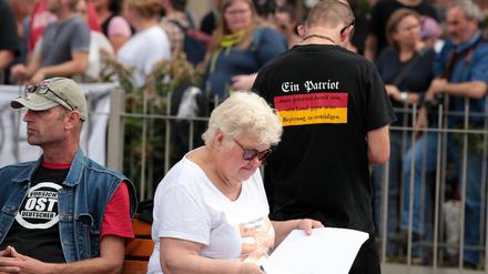 Etwa 50 Personen nahmen an der ersten Kundgebung der "Freien Patrioten Potsdam" teil.