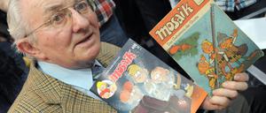 Der Comicautor und geistige Vater der Abrafaxe, Lothar Dräger, ist gestorben. Auf dem Foto präsentierte er 2009 auf der Leipziger Buchmesse das 1. und 400. Mosaik-Heft.