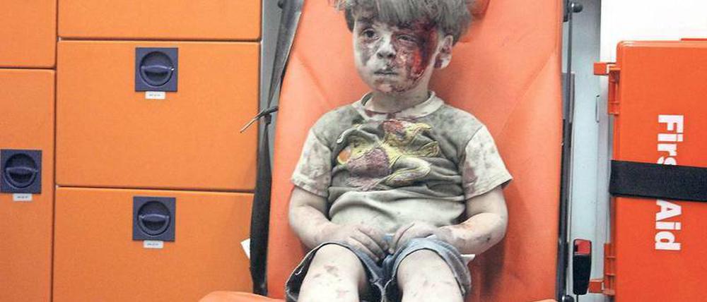 Gesicht des Krieges. Der fünfjährige Omran hat einen Bombenangriff in Aleppo überlebt. Sein Bild ging um die Welt.