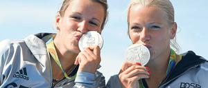 Happy mit Platz zwei. Franziska Weber (r.) und Tina Dietze haben Gold nicht verloren, sondern in einem packenden Rennen Silber gewonnen.