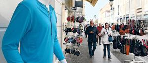 Euphorie verflogen. Noch im Januar hatte Ministerpräsident Woidke signalisiert, dass das Land den Einzelhändlern bei der Forderung nach einer liberaleren Regelung der Sonntagsöffnungszeiten entgegenkommen wolle. Im Gespräch war eine sogenannte ortsteilbezogene Ladenöffnung mit zehn Sonntagen im Jahr.