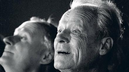 Kein Zufall. Die Potsdamer Fotografin Monika Schulz-Fieguth nähert sich eigentlich über lange Zeit den Menschen an, die sie porträtiert. Bei Willy Brandt aber reagierte sie blitzschnell.