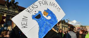 Am 7. April demonstrierte Pogida zum 10. Mal in Potsdam, es kamen gerade einmal 50 Teilnehmer. 500 Potsdamer nahmen an der Gegenkundgebung von "Potsdam bekennt Farbe" teil.