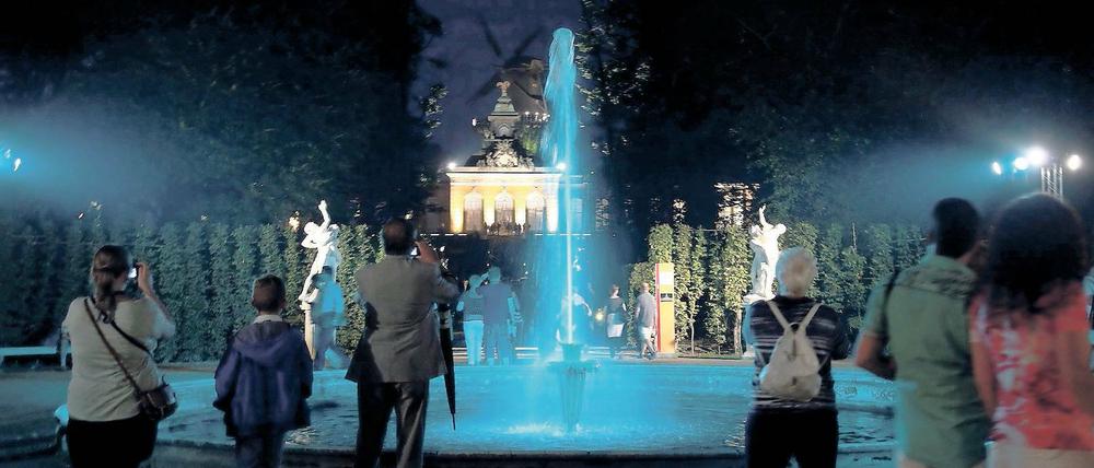 Lichtspiel. Während der Schlössernacht 2015 vor den Neuen Kammern.