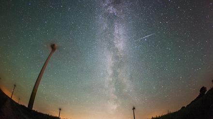 Dieses Foto entstand im August 2015 in Schleswig-Holstein. Zu der Jahreszeit sind besonders viele Sternschnuppen am Himmel zu sehen.