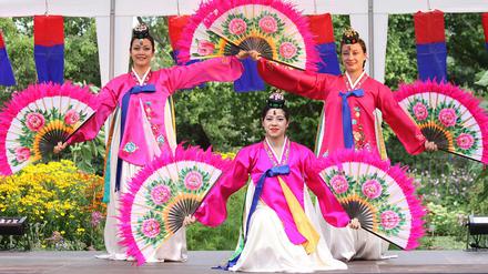 Beim koreanischen Kulturfest auf der Freundschaftsinsel ging es bunt zu.