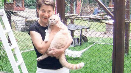 Herz für Tiere. Heike Köhne mit einem ihrer Schützlinge.