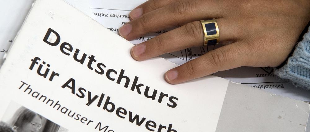 Warten auf einen Platz im Deutschkurs.