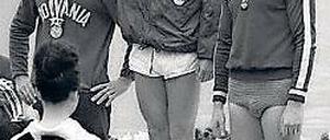 Ganz oben. Kanute Jürgen Eschert (M.) 1964 in Tokio.
