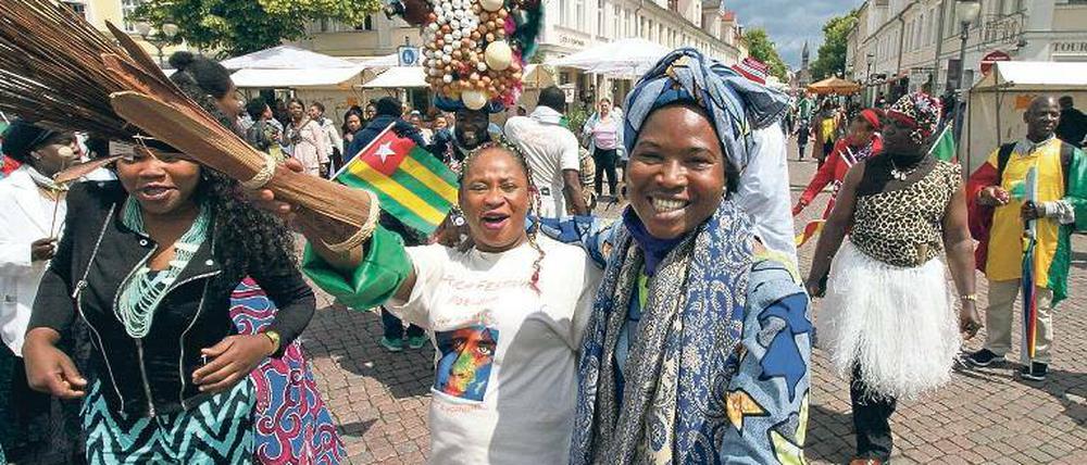 Farbenfroh. Der Umzug zum Afrika-Fest im vergangenen Jahr.
