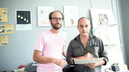 Mario Münster (links) und Ziad Adwan, die Macher des Flüchtlingsmagazins "A Syrious Look".