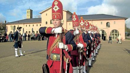 Hochgewachsen. Die Langen Kerls treten bundesweit und international auf.