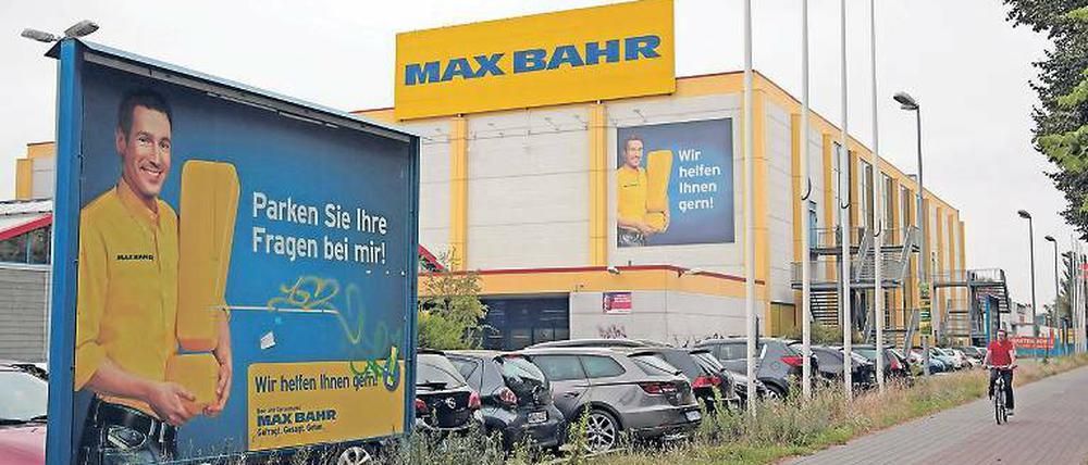 Stillstand. Die Baumarktkette ist 2013 pleite gegangen, kurz danach wurde auch die Filiale in der Teltower Oderstraße geräumt. Einen Nachmieter gibt es immer noch nicht.